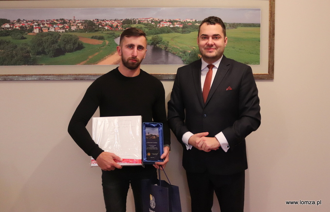 Łukasz Cwalina w gabinecie prezydenta Łomży Mariusza Chrzanowskiego