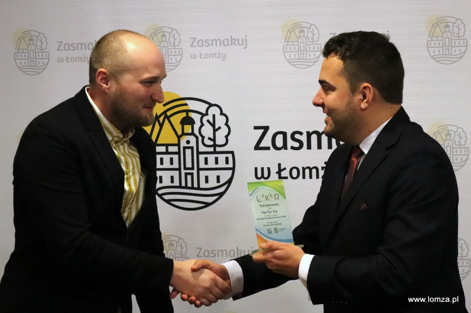 dyrektor Browaru w Łomży odebrał podziękowanie za uczestnictwo firmy w systemie ŁoKeR