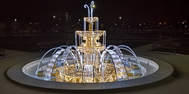 nowe iluminacje w parku Jana Pawła II