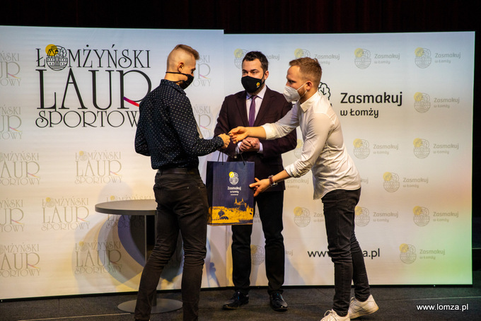 laur odbiera Dawid Likwiarz