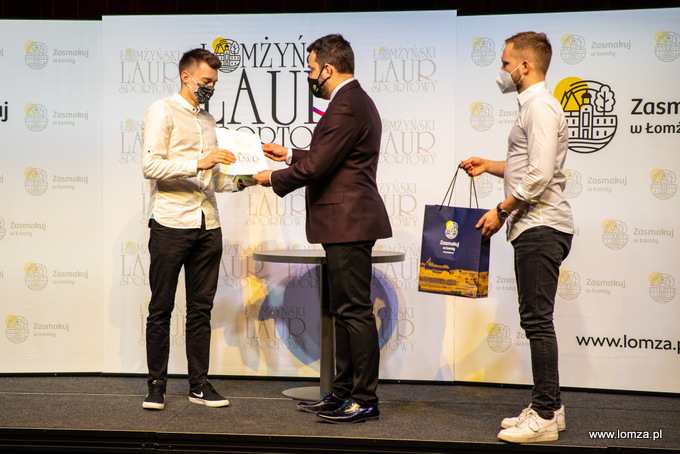 laur odbiera Rafał Pogorzelski