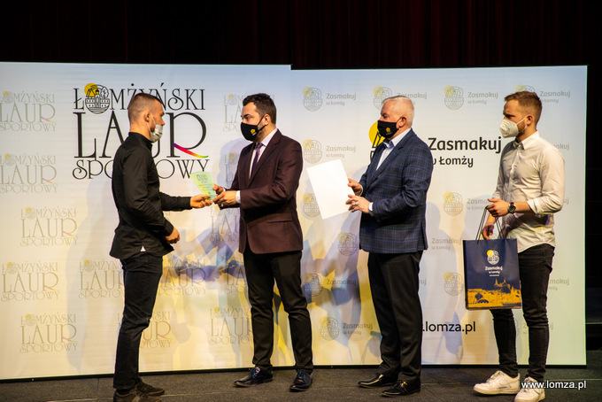 laur odbiera Piotr Arnista