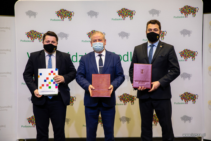 zastępca prezydenta Andrzej Stypułkowski, wicemarszałek Marek Olbryś, prezydent Mariusz Chrzanowski