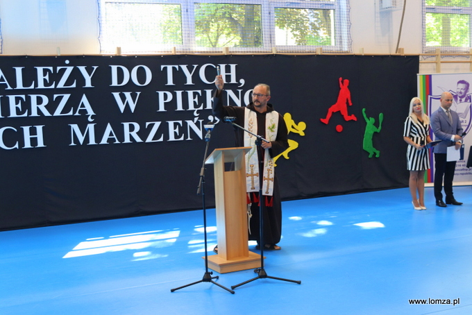 nowe obiekty poświęcił o. Andrzej Makowski, proboszcz parafii pw. Matki Boskiej Bolesnej
