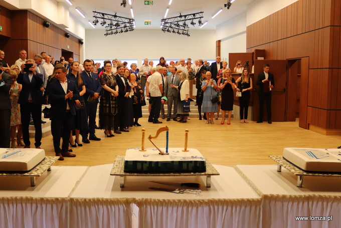 oficjalne otwarcie sali koncertowej Filharmonii Kameralnej im. W. Lutosławskiego i okolicznościowy tort