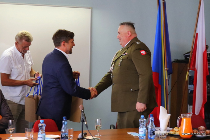 spotkanie władz Miasta Łomża i Powiatu Łomżyńskiego z dowódcami jednostek wojskowych stacjonujących w Łomży