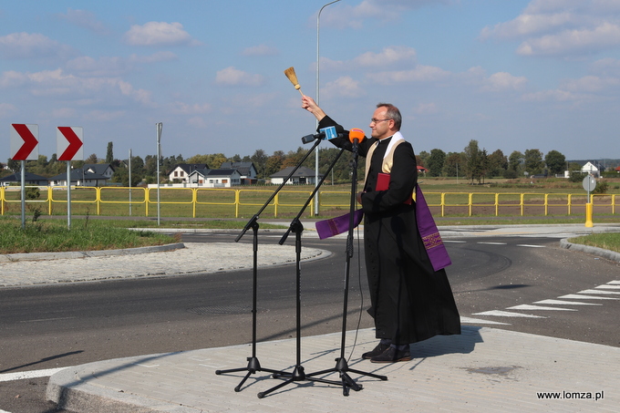 nowe ulice poświęcił ks. Dariusz Nagórski, proboszcz parafii pw. Świętego Brunona z Kwerfurtu