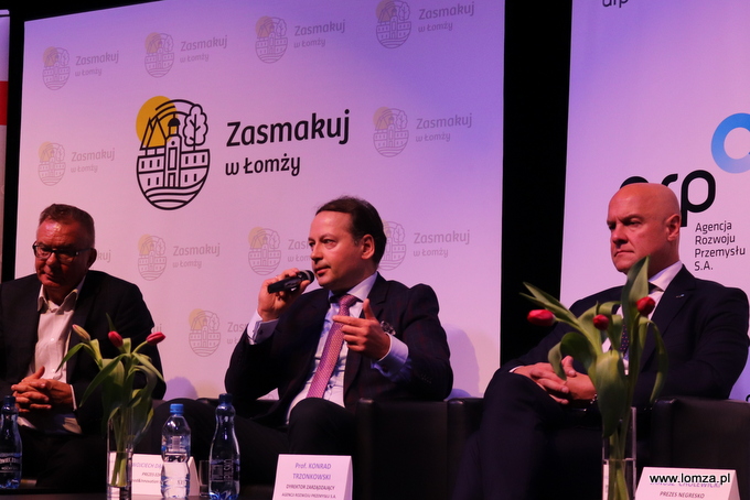 Wojciech Dąbrowski – prezes EDPOL Food&Innovation Sp. z o.o. (w środku)