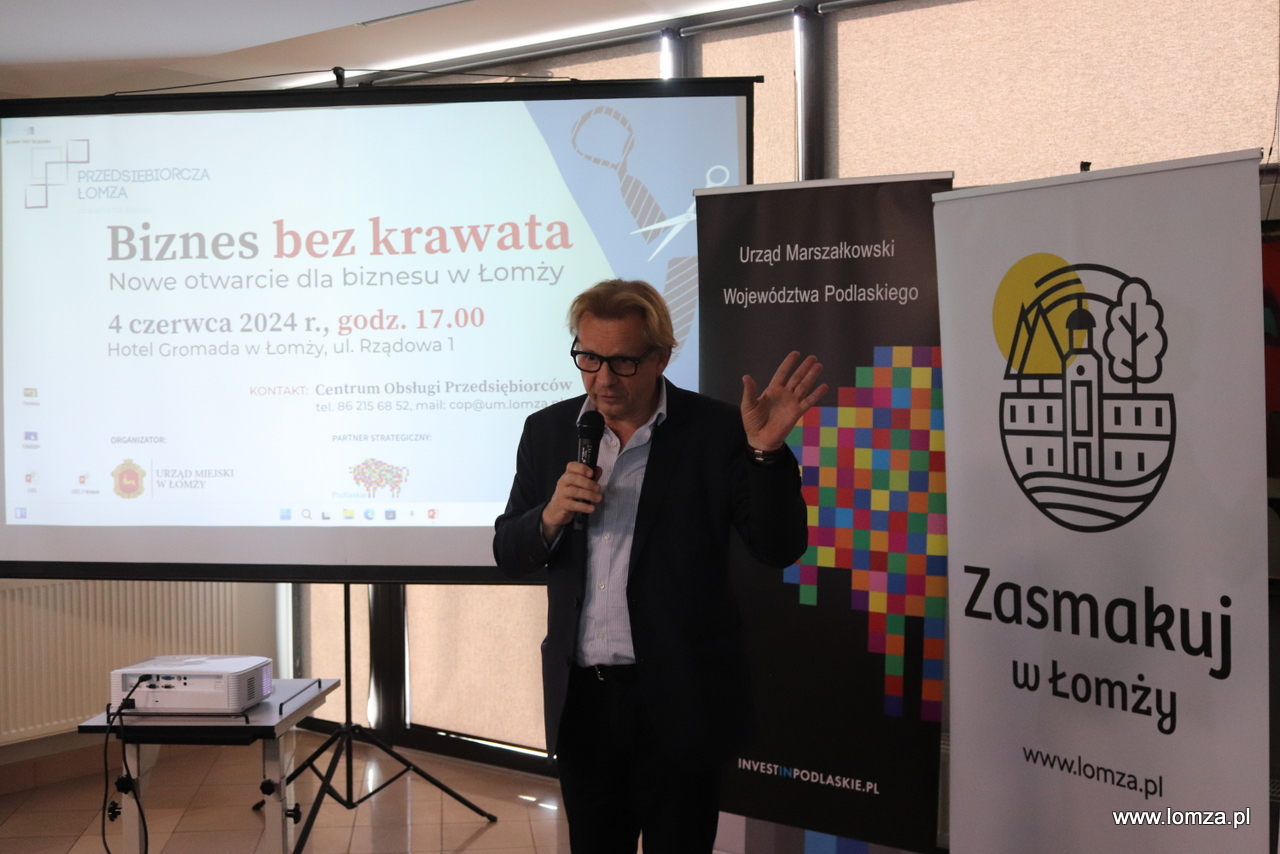 dyrektor Teatru Lalki i Aktora Jarosław Antoniuk