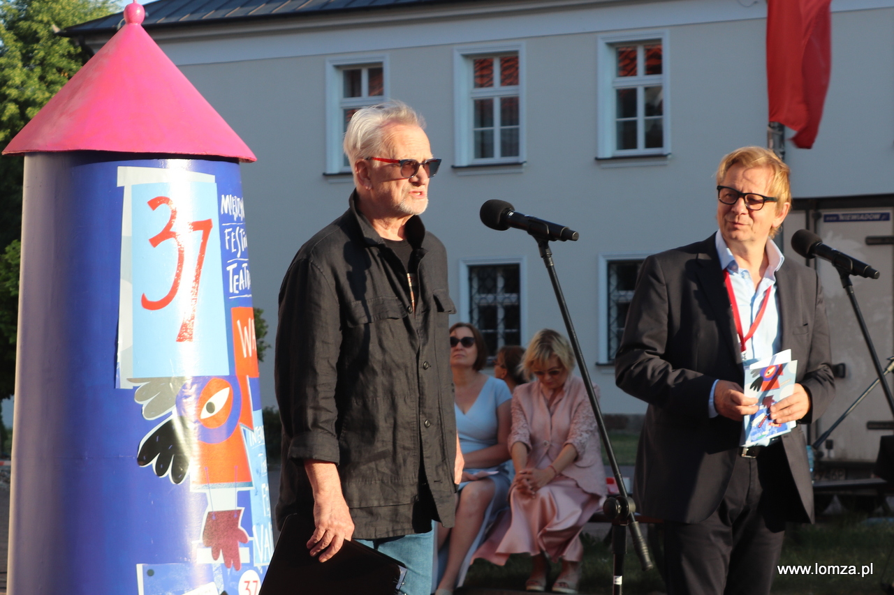 przewodniczący jury Wojciech Kobrzyński oraz dyrektor Jarosław Antoniuk