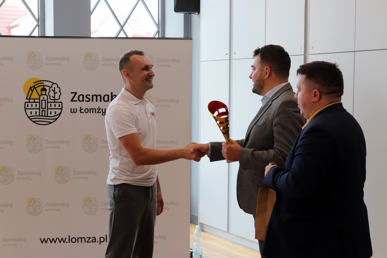 sukcesu rekordziście pogratulował prezydent Mariusz Chrzanowski i jego zastępca Andrzej Stypułkowski