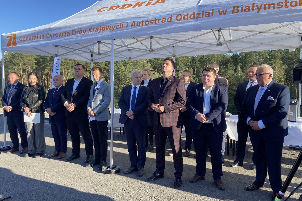 Uczestnicy historycznego otwarcia obwodnicy Łomży