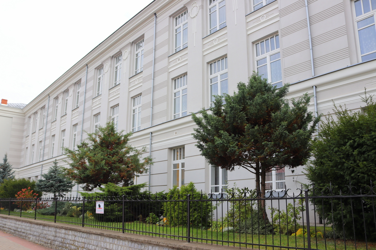 budynek I Liceum Ogólnokształcącego - elewacja po remoncie