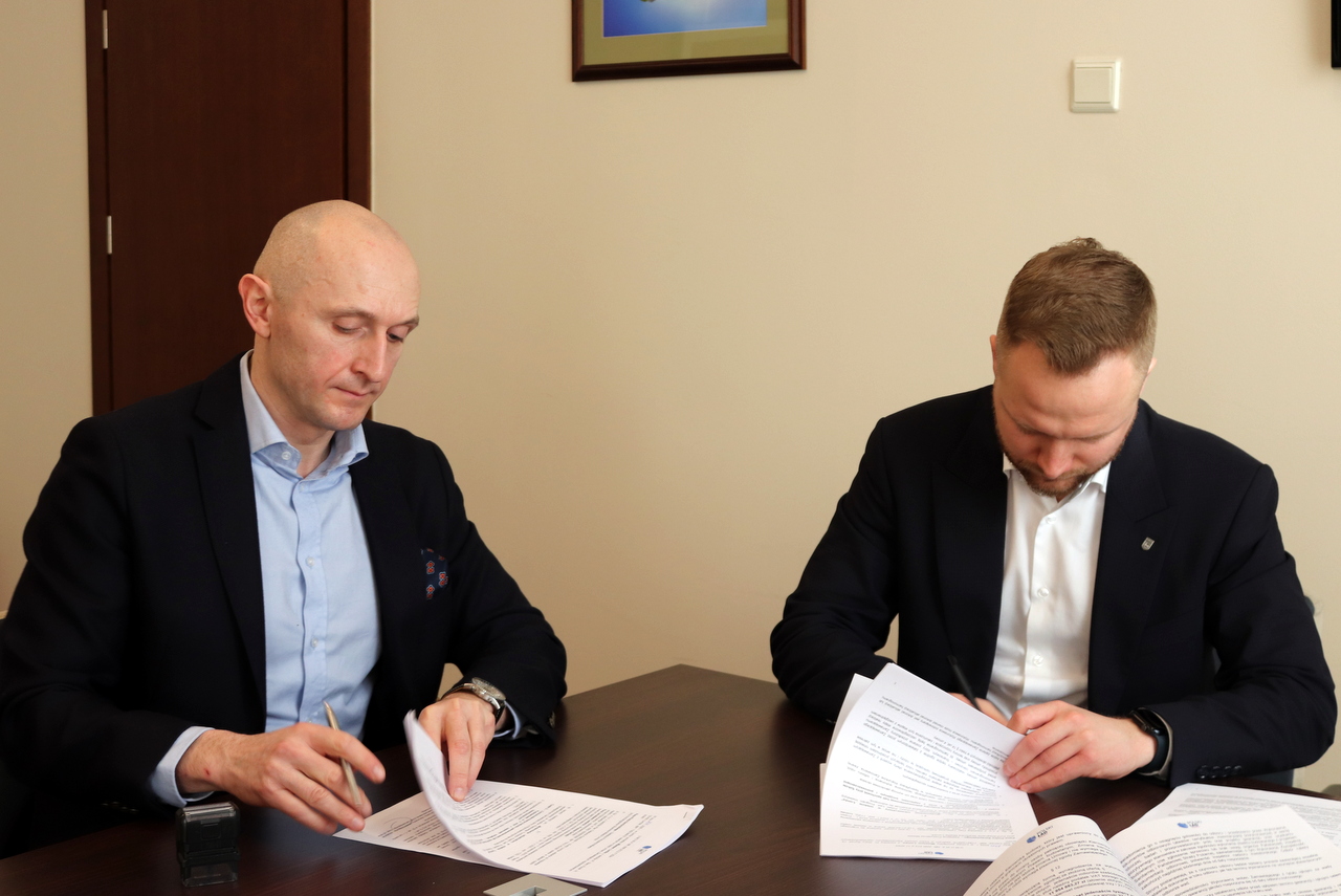 podpisanie umowy z firmą JL na modernizację infrastruktury w mieście Łomża