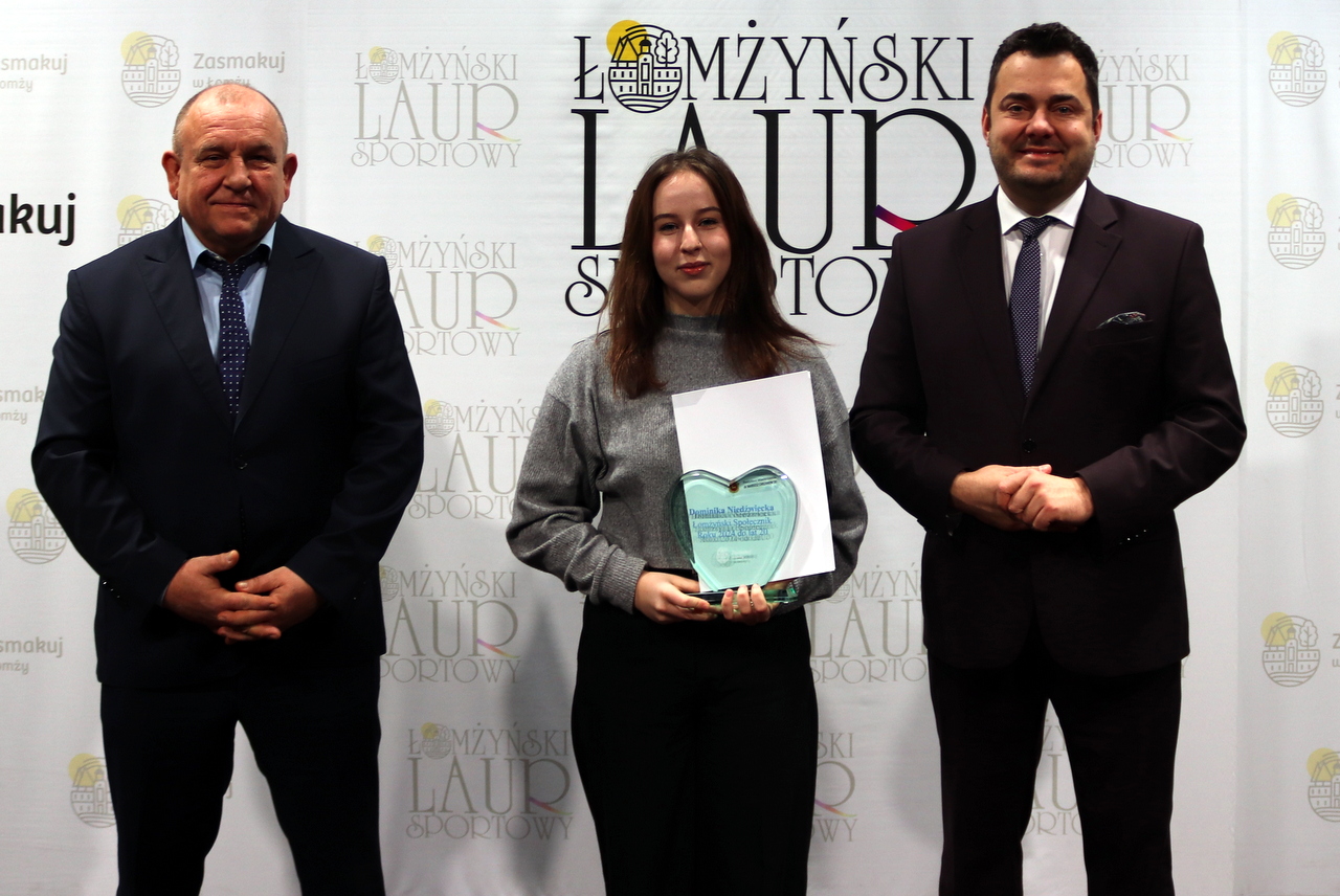 Społecznikiem Roku 2024 do lat 20 została uczennica III LO Dominika Niedźwiecka