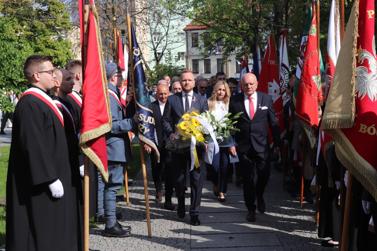 władze Łomży wśród pocztów sztandarowych