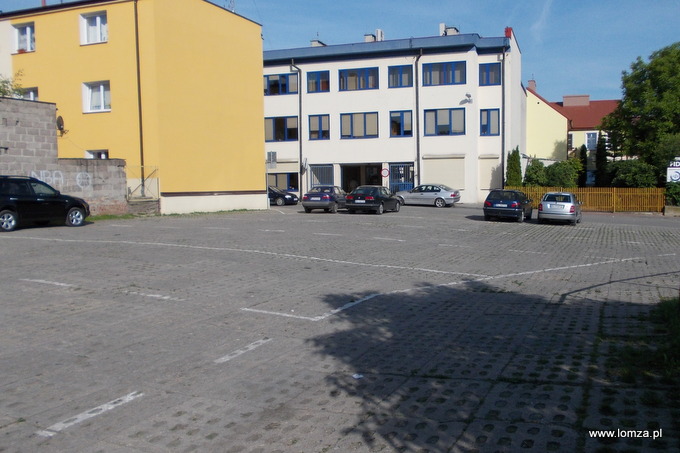 Wolne miejsca parkingowe przy ratuszu