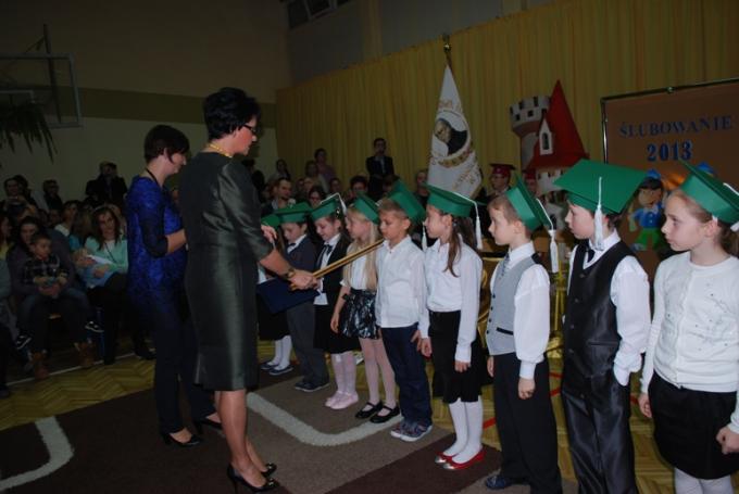 Ślubowanie  w Szkole Podstawowej nr 5 w Łomży
