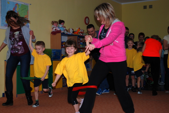 Przedszkole nr 15 na sportowo zakończyło karnawał