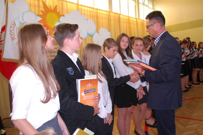 Uroczystość zakończenia roku szkolnego klas VI w Szkole Podstawowej nr 5