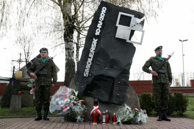 Zaproszenie na  obchody rocznicy Zbrodni Katyńskiej i Katastrofy Smoleńskiej