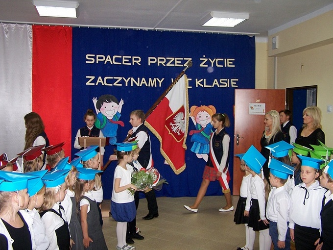 Ślubowanie pierwszaków z łomżyńskiej 