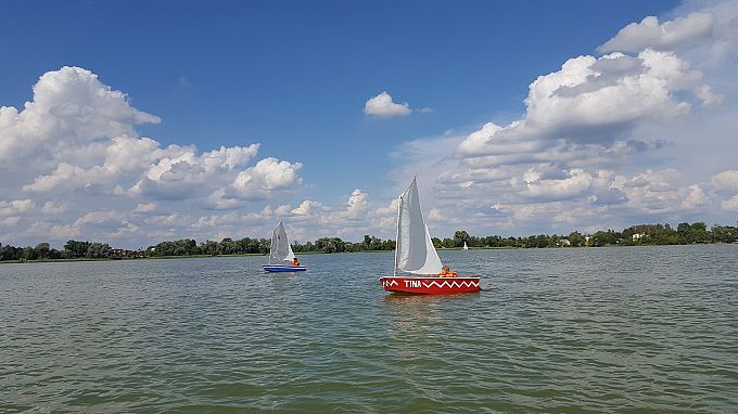 Regaty żeglarskie nad jeziorem Rajgrodzkim