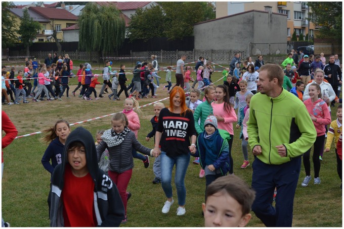 Uśmiechnięte buzie, stroje sportowe i nogi same niosące do biegu – to my Siódemka!