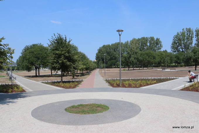 Ukwiecony Park Jana Pawła II pod monitoringiem