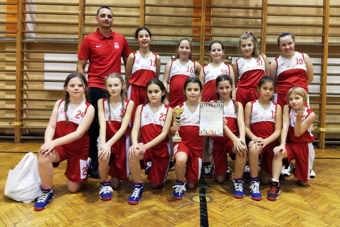 Sukces młodych koszykarek