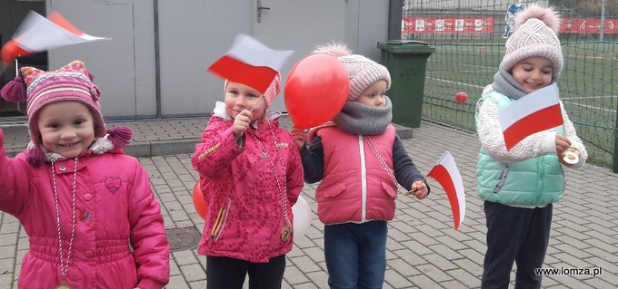 Bieg Stulecia z flagą Polski w ręku – Biegnę dla Niepodległej