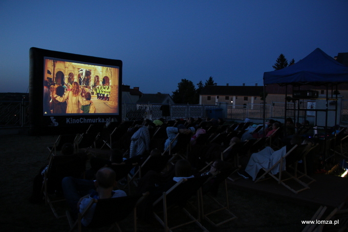 Lepiej późno niż później przybyć na kino pod chmurką