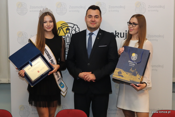 Wiktoria Wiśniewska - TOP 10 Miss Tourism Metropolitan International 2019 w Ratuszu