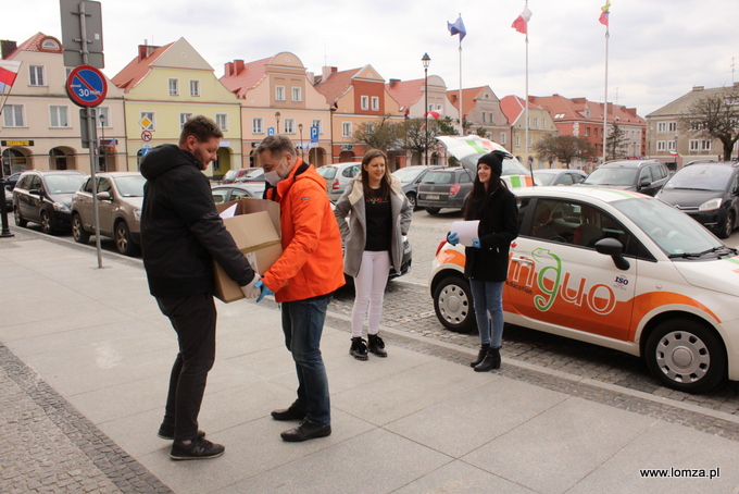 Pierwsze maseczki trafiły do skrzynek pocztowych seniorów