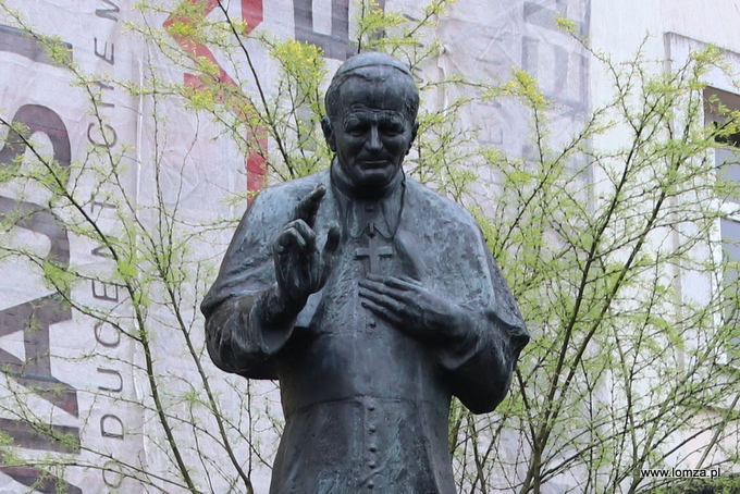 Rada Miejska Łomży przyjęła stanowisko w obronie dobrego imienia św. Jana Pawła II