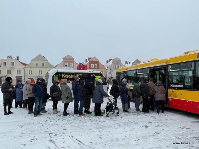 Potrzebujący odebrali potrawy na 