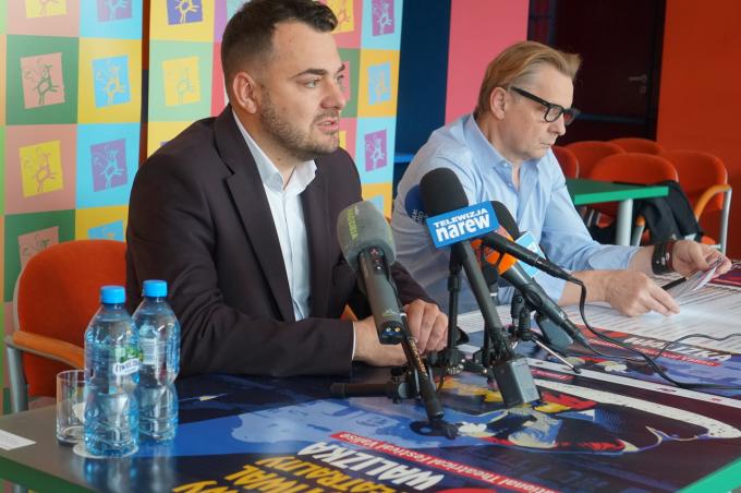 „Teatr w drodze. Świat w walizce” - Łomżę czeka teatralna uczta