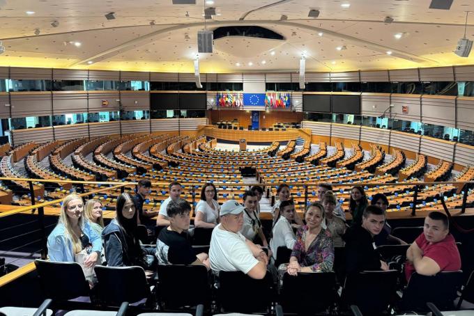 „Postaw na #CzystyPrzekaz” – wycieczka uczennic I LO do Brukseli