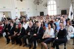 Prezydent Łomży Mieczysław Czerniawski na uroczystości przybył wraz z małżonką, absolwentką I LO, obecny był również prof. Tomasz Nałęcz, minister w Kancelarii Prezydenta RP