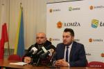 Prezydent Łomży Mariusz Chrzanowski (po prawej) i Marcin Grodzki z Wild Dogs Łomża (po lewej)