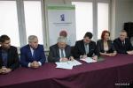 Prezydent Miasta Łomża Mariusz Chrzanowski oraz prezes Narodowego Funduszu Ochrony Środowiska i Gospodarki Wodnej, podpisują umowę o dofinansowanie projektu na rewitalizację Parku Jana Pawła II - Papieża Pielgrzyma