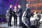 Główną nagrodę z rąk marszałka województwa podlaskiego odebrali: prezydent Łomży Mariusz Chrzanowski oraz dyrektor TLiA Jarosław Antoniuk