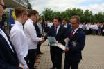 Dobrych osiągnięć uczniom pogratulował zastępca prezydenta Łomży Andrzej Stypułkowski. Obok dyrektor 