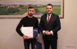 Łukasz Cwalina w gabinecie prezydenta Łomży Mariusza Chrzanowskiego