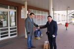 Pełniący obowiązki dyrektora Szpitala Wojewódzkiego w Łomży Jacek Roleder i zastępca prezydenta Łomży Andrzej Stypułkowski 