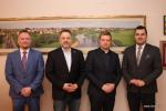 Od prawej: prezydent Łomży Mariusz Chrzanowski, asystent mera Solecznik Edgar Alkovski oraz Sebastian Jaworowski, członek zarządu Stowarzyszenia 