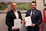 Wójt Gminy Piątnica Artur Wierzbowski i Prezydent Łomży Mariusz Chrzanowski