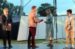 przedstawicielka Theater des Lachens z Niemiec odbiera Grand Prix 35. MFT Walizka za spektakl 