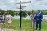 Moment symbolicznego odsłonięcia tablicy