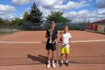 Finaliści turnieju. Zwycięzca Mateusz Nowak (z prawej) i Mateusz Kas, który zajął drugie miejsce